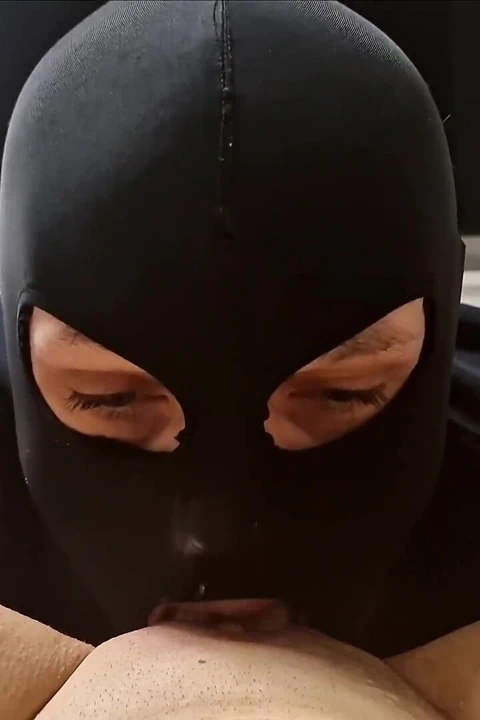 戴绿帽子舔精覆盖的阴户到高潮后妻子乱搞情人中出清理