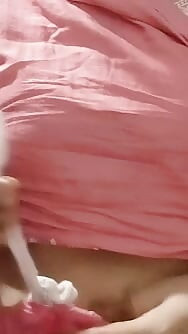 Desi bhabhi showing boobs pussy