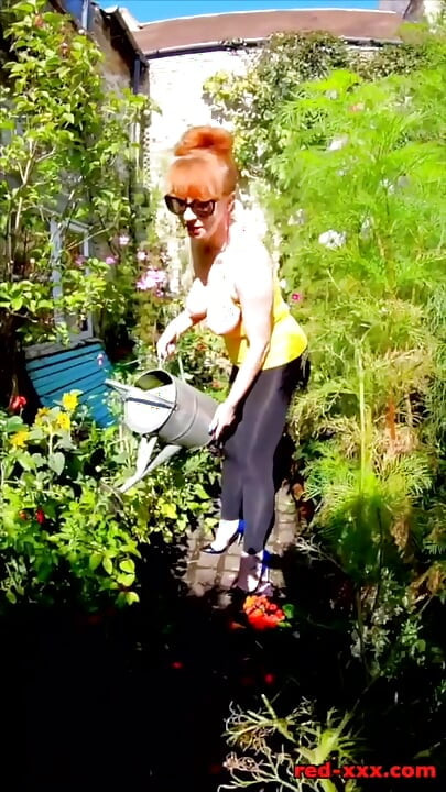 Fun en plein air avec red xxx, MILF coquine