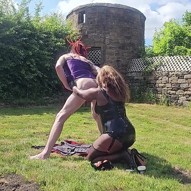 Jasmine_dlight & Ava Black - яйця біля басейну, частина 2 - глибокий витяг на відкритому повітрі дивні вставки