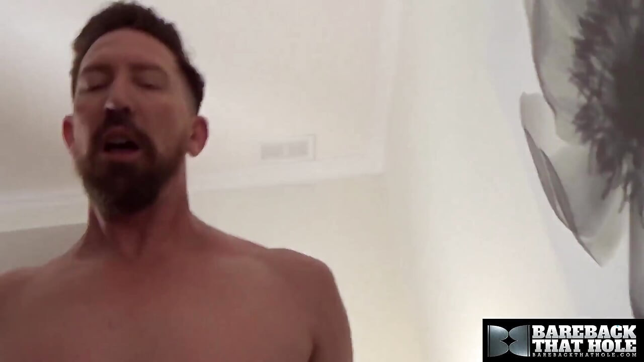 Barebackthathole Ethan Chase não pode resistir de Aj Malone pau cru