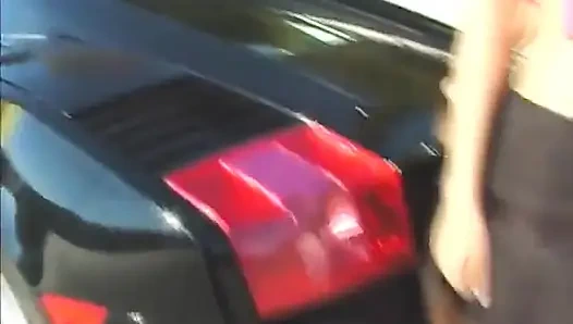 Pantat bahenol cewek-cewek ini dientot habis-habisan sampai dicrot di muka setelah seks threesome di luar ruangan