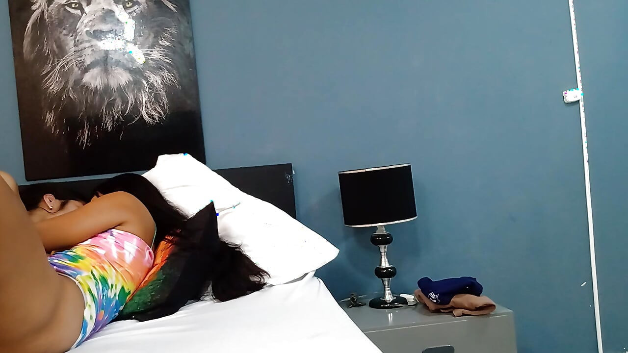 I scissor with my girlfriend until I orgasm