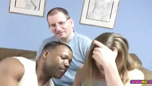 Cuckold milf - istri yang selingkuh