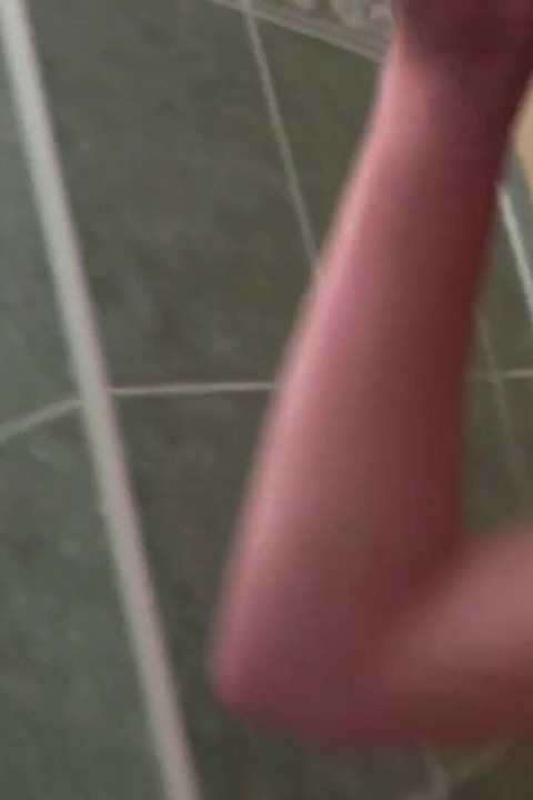 Novias xxx - dos chicas calientes se tocan en la ducha