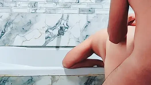 Srilankan sexy stepsister with bathroom sex.. big ass and big dick..........