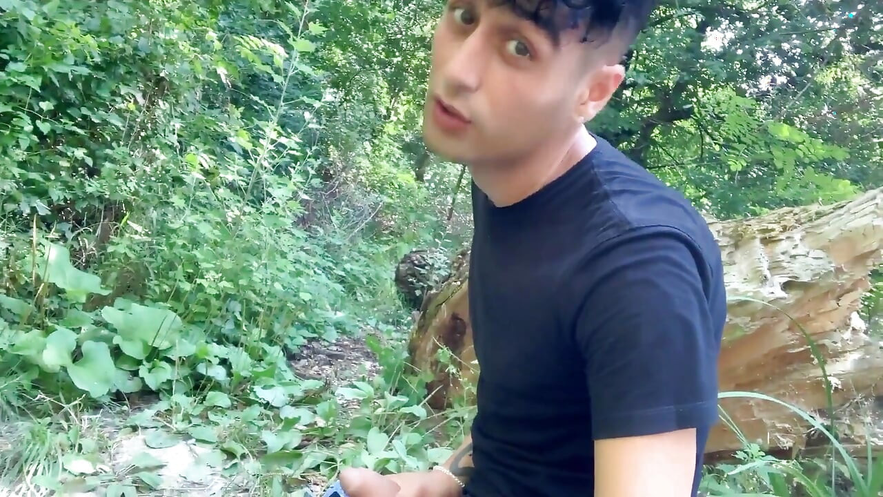 6 lieux en plein air, branlette en une journée et éjaculation grosse et lointaine sur un chemin edging
