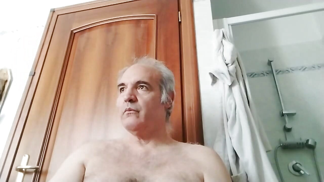 Moje lice, moj kurac i moji pazusi u prvom planu!