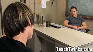 Jock -lerares Tyler Andrews neukt student Elijah White anaal