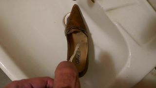 Piss in wifes brown spitz high heel