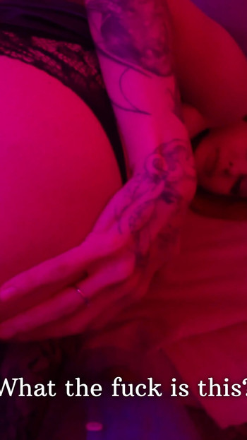 मेरी पत्नी क्लब से मोच वाली गांड के साथ लौटी। मैंने उसे बिना चिकनाई के चोदा। कठिन गुदा । क्लिप 1