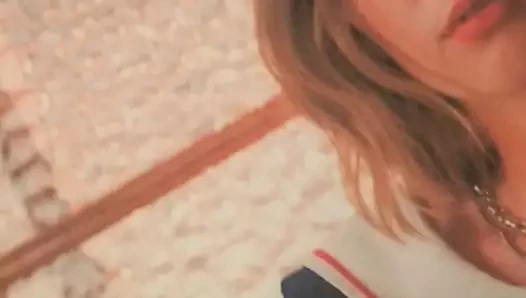 Maya hawke boşalıyor