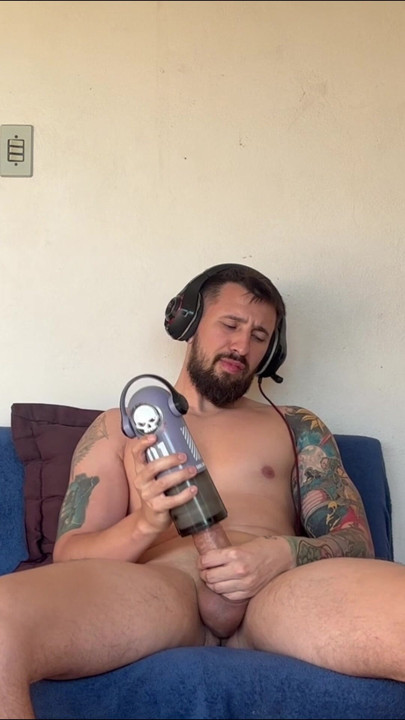 REDHEAD NEIGHBOR CAUGHT ME WITH HEADPHONES JERKING OFF