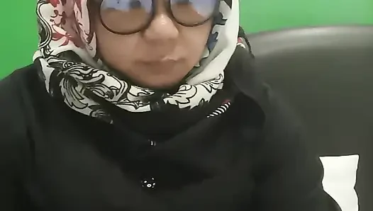 Yatağında büyük götlü kız oyna