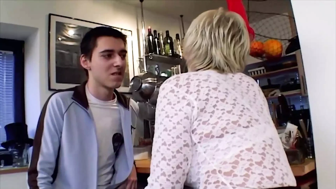 一个德国老奶奶的紧致小穴被干