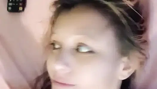 Frisch mit ihrem spielzeug gebadet