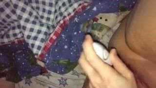 Meine Kik-Schlampe masturbiert (Muschi und Arsch) 2