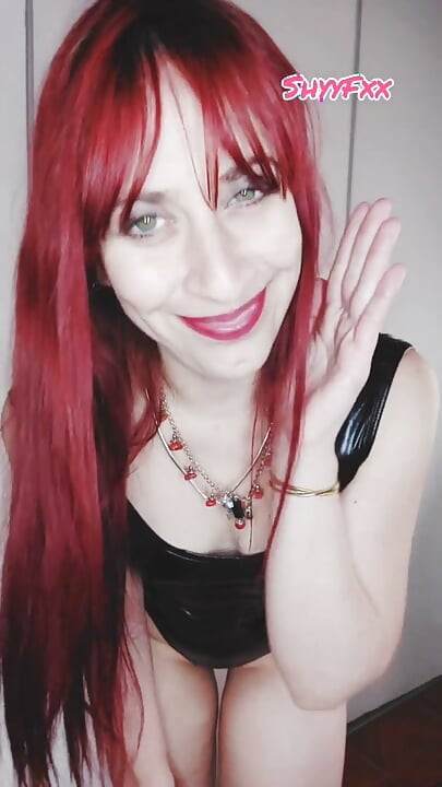 Shyyfxx humillando a su obediente perrito por perder una apuesta de instrucciones de paja