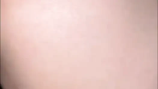 Omg, meine nachbarin ging dieses mal zu weit, bedeckte meine muschi mit sperma