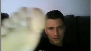 Pieds masculins hétérosexuels sur webcam - compilation