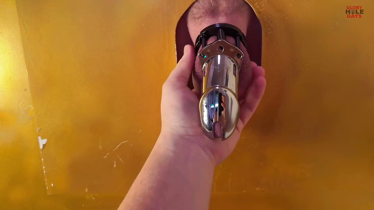 Член у клітці для пеніса, який я можу відкрити в Gloryhole