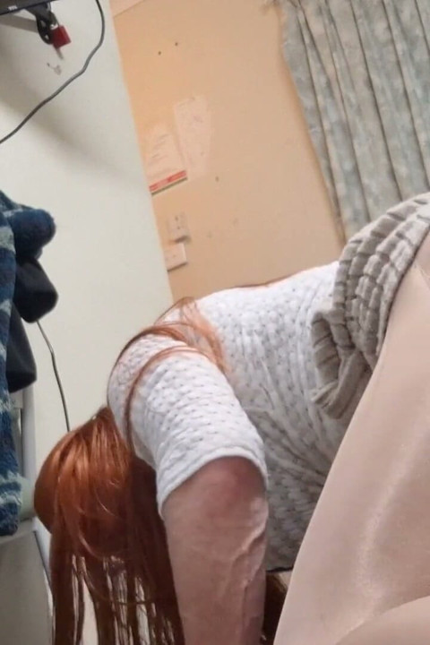 Charlotte maakt back-up naar haar dildo