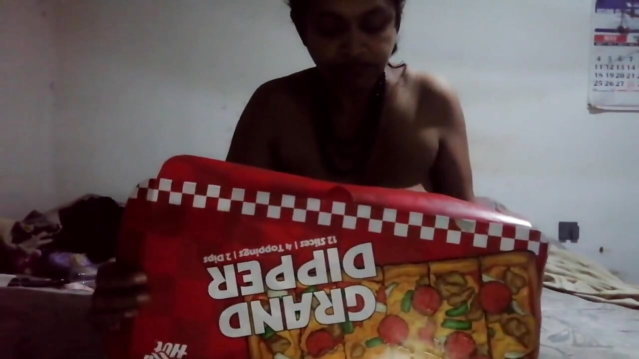 Kulüp Orta Yaşlı Seksi Kadın Deliği Içine Almaya Hazırlanıyor Bölüm 3