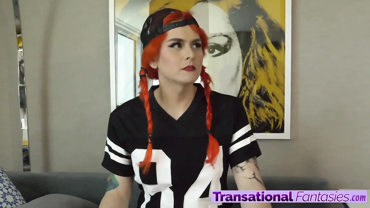 Isabella Sorrenti fill up her asshole with extra big toy