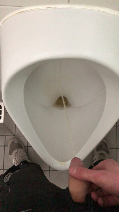 Golden shower at Public Toilett
