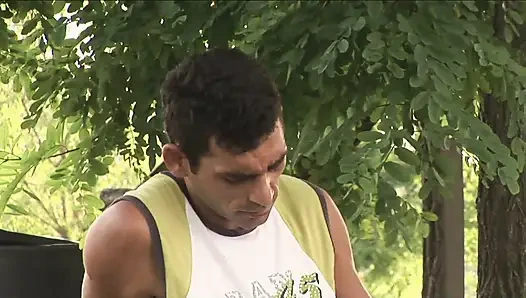 Amputierte typ fickt ihre freundin im freien