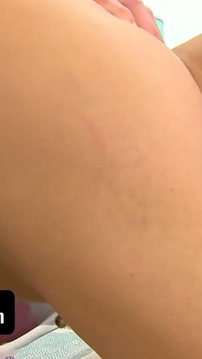 Exxxtra small - สาวน้ําเงี่ยนตัวเล็กและแฟนหนุ่มปล่อยให้เพื่อนของพวกเขาถ่ายวิดีโอขณะที่พวกเขาเย็ด | คลิป 1