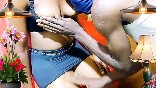 Bölüm 1: Ateşli sulu genç kız baştan çıkarılıyor ve boşalana kadar çok sert sikiliyor, çok ıslak ve tatlı amcık