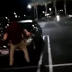 No encontraba a mi esposa y fui al aparcamiento