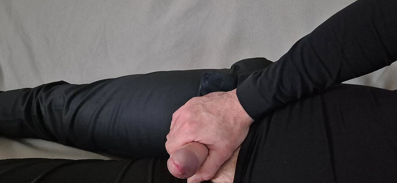 Handjob yang baik dengan pakaian jiran saya