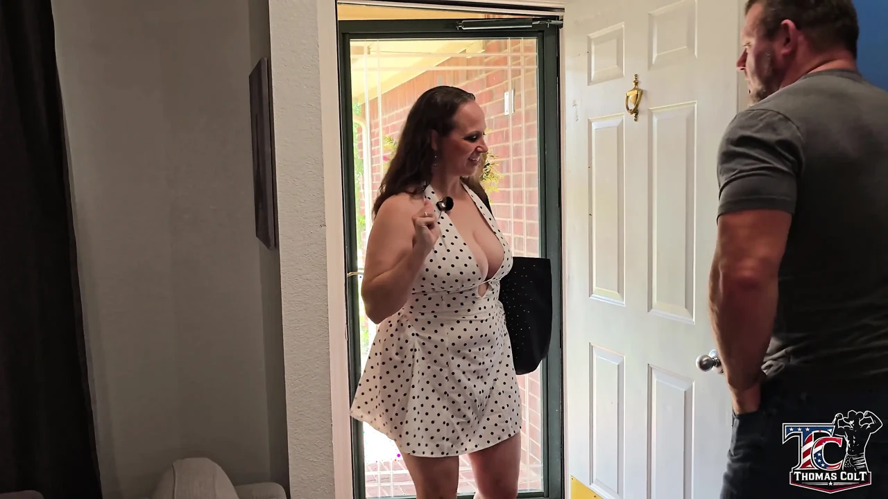 Door2Door 热辣人妻被肌肉发达的壮男勾引并被!