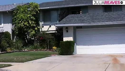 İki büyük yarak aynı anda deliklerini sikerken kaltak inliyor