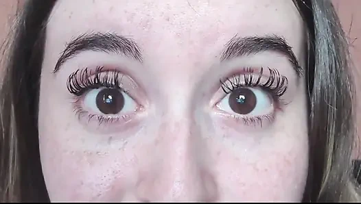 Sen edepsiz yarağına dokunurken bu tanrıça seni izliyor