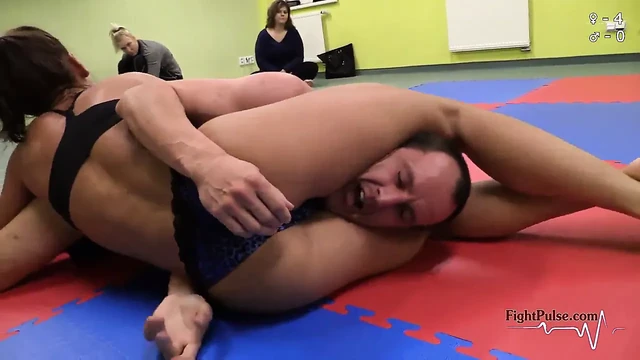 Headscissors in mixed wrestling