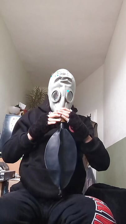gasmask breathplay with diffrent gags