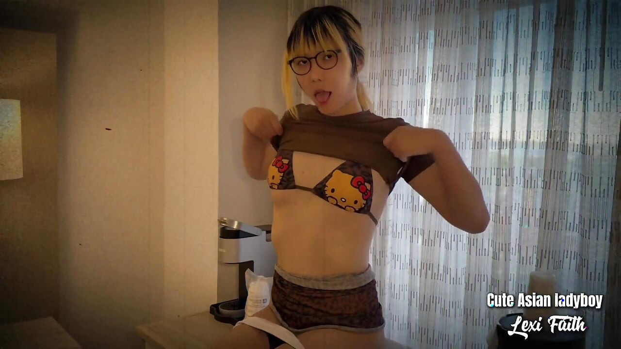 Lexi Faith, coccinelle asiatique dans la salle de bain, jeu anal, éjaculation