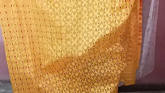 Желтая Сари сбрасывает соло, SFW