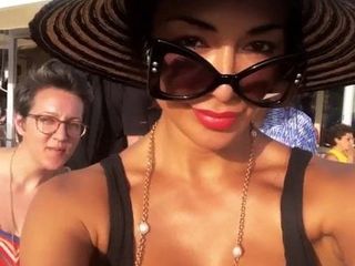 Nicole Scherzinger selfie em Capri, Itália