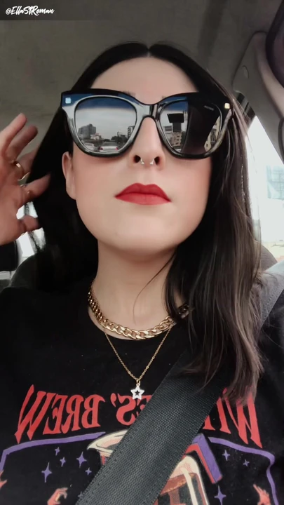 Boobs out!