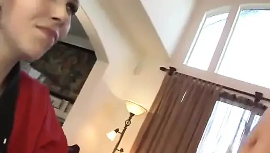 Мужик с большим членом обожает трахать тугое маленькое очко великолепной татуированной шлюшке