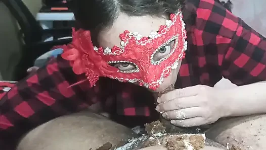 I play extreme with food with my husband: I lick cake and swallow his milk.