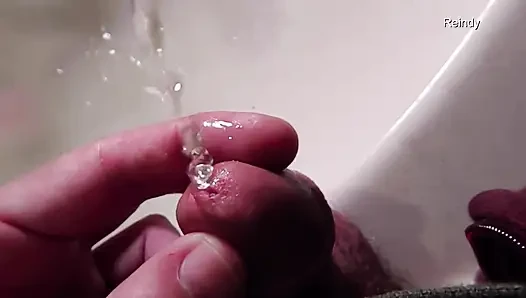 Çiş deliği sidik ağır çekimde yakın çekim görünüm