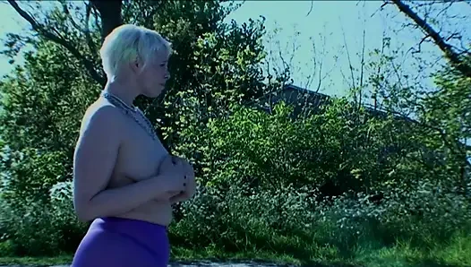 Gadis petani nakal ini didobel penetrasi sampai matanya merem melek