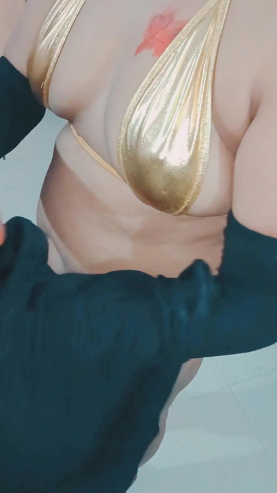 "오늘 Riya Bhabhi는 목욕을 보고 섹스하는 분위기에 들어갔습니다."