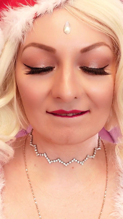 ASMR video: Latex nurse gloves. Doctor Santa girl teasing with smile and close ups. Arya Grander.