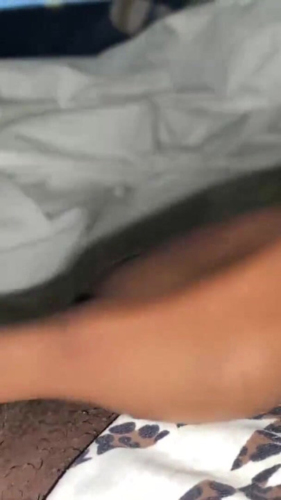 G-strengen trækkes og den er lækker | Klip 1